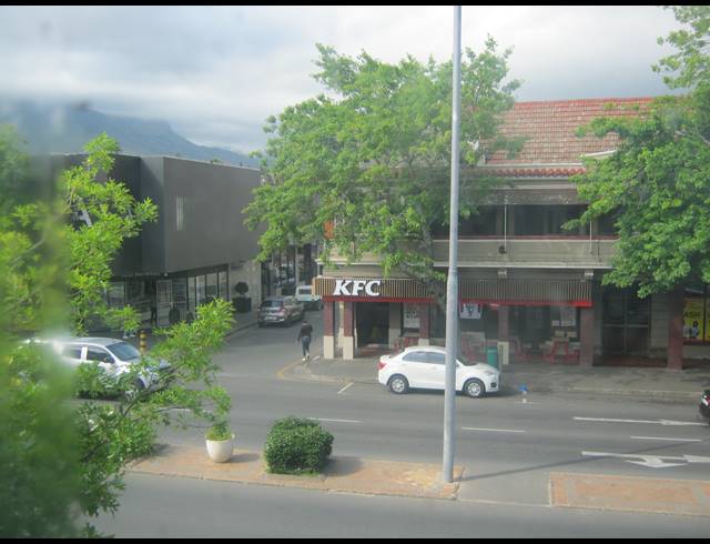 345M² OFFICE TO LET IN SOMERSET WEST CENTRAL